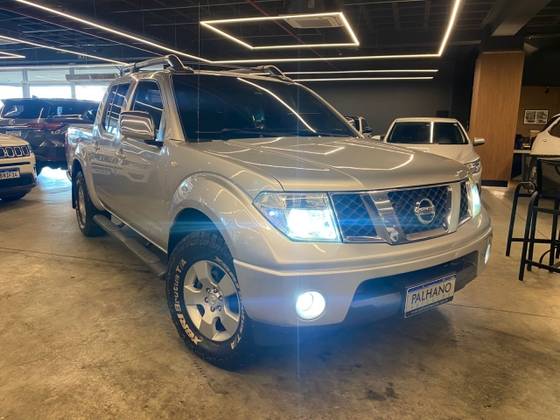 NISSAN FRONTIER 2.5 LE 4X4 CD TURBO ELETRONIC DIESEL 4P AUTOMÁTICO